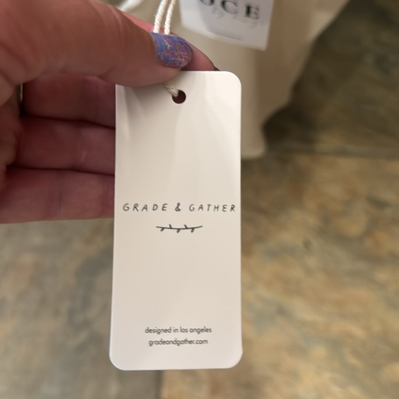 Gorgeous silk like tank - Picture 3 of 4